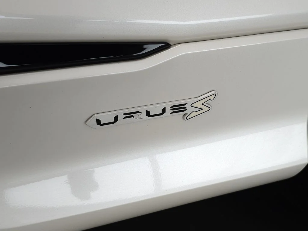 Used 2023 Balloon White Metallic Lamborghini S image 29