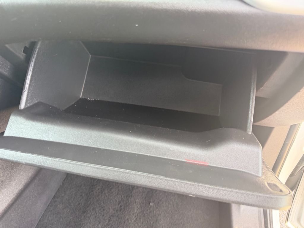 Used 2024 White GMC SLE image 23