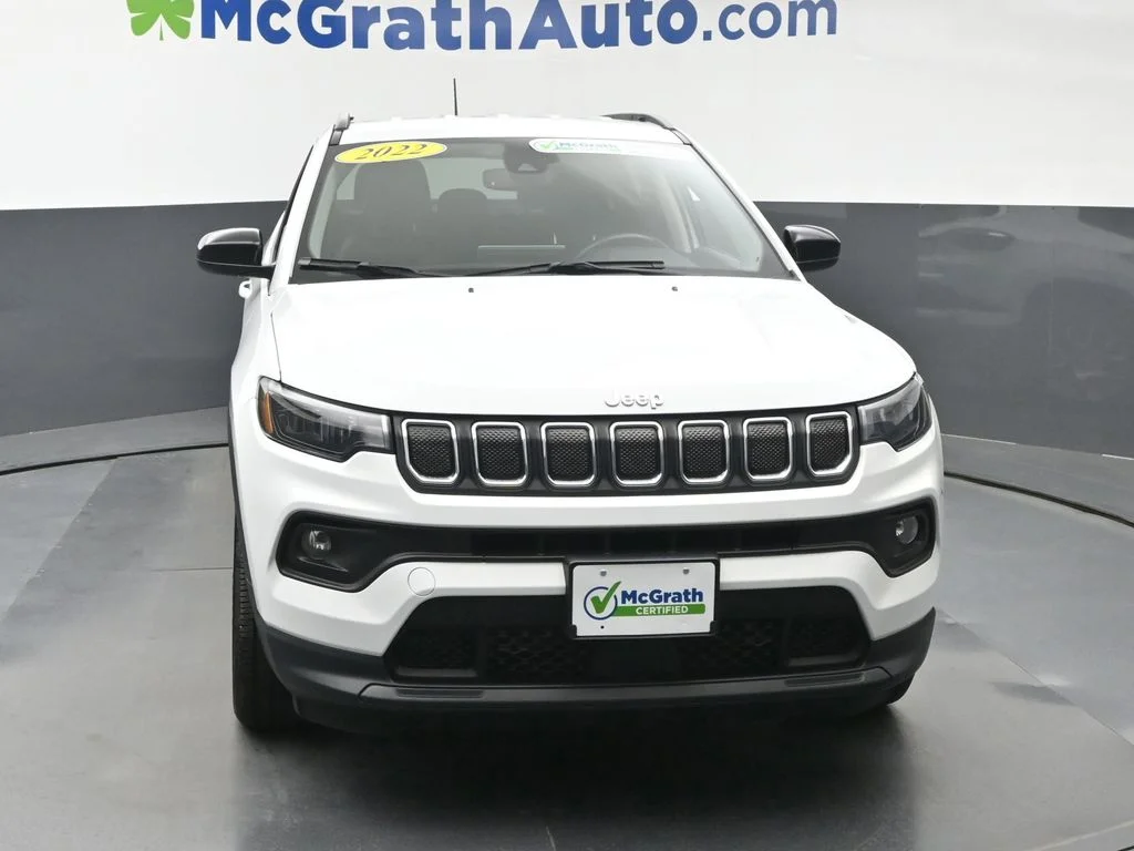 Certified Used 2022 White Jeep Latitude Lux image 5