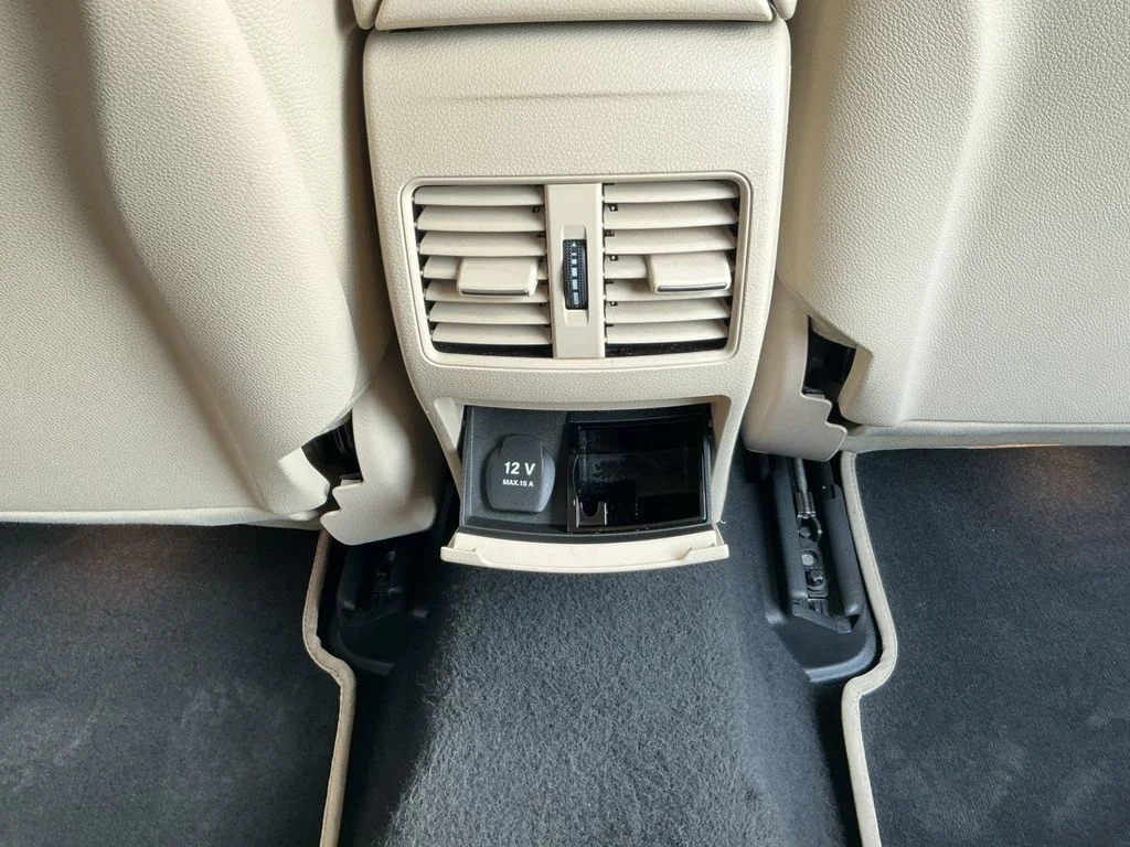Used 2018 White Mercedes-Benz GLA 250 image 27
