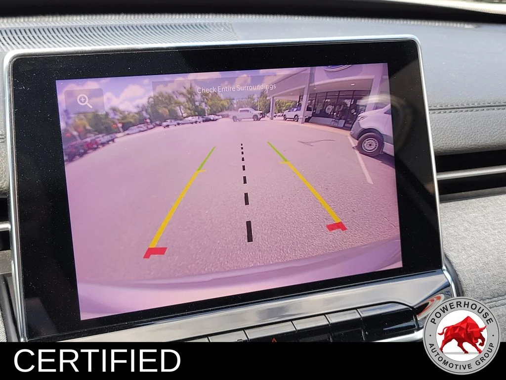 Used 2024  Jeep Latitude image 24
