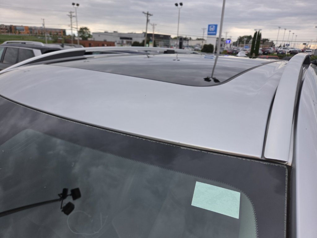 Used 2019 Silver Volvo T6 Momentum image 16