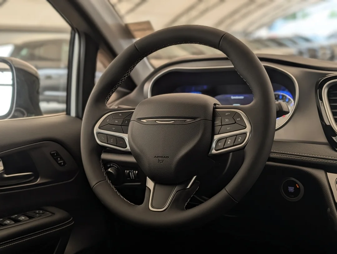 New 2027 White Chrysler Select - - AWD - 3.6L Pentastar VVT V6 - Safety Sphere Pkg w/ 360 Cam - Stow n Go Seats & More! image 16