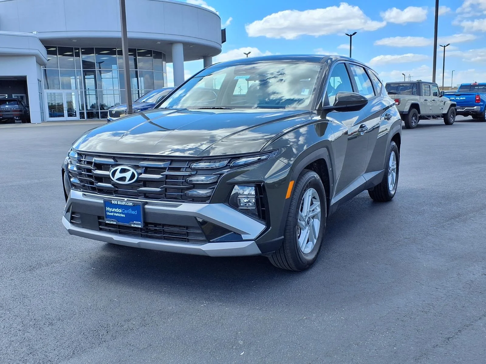 Certified Used 2025 Green Hyundai SE image 19