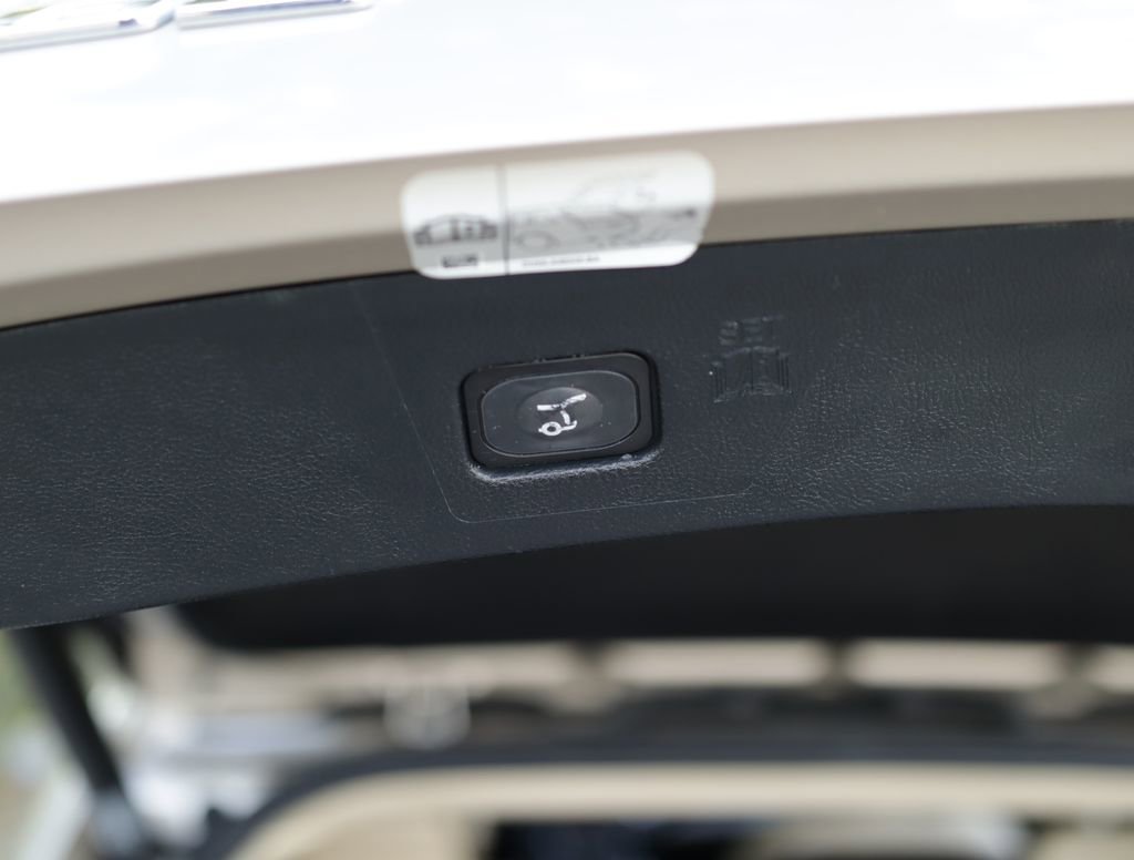 Used 2017 White Ford SEL image 28