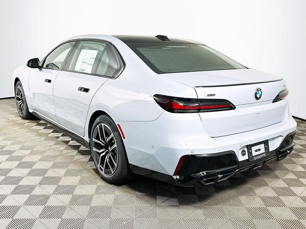 2026 BMW 7 Series 760i - Photo 7