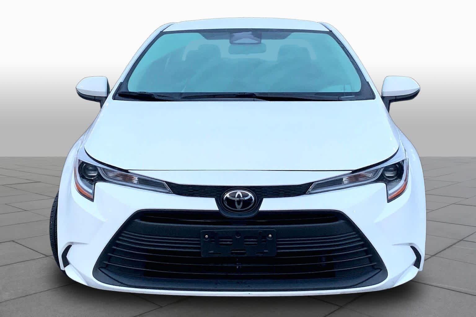 Used 2024 Ice Cap Toyota LE image 4
