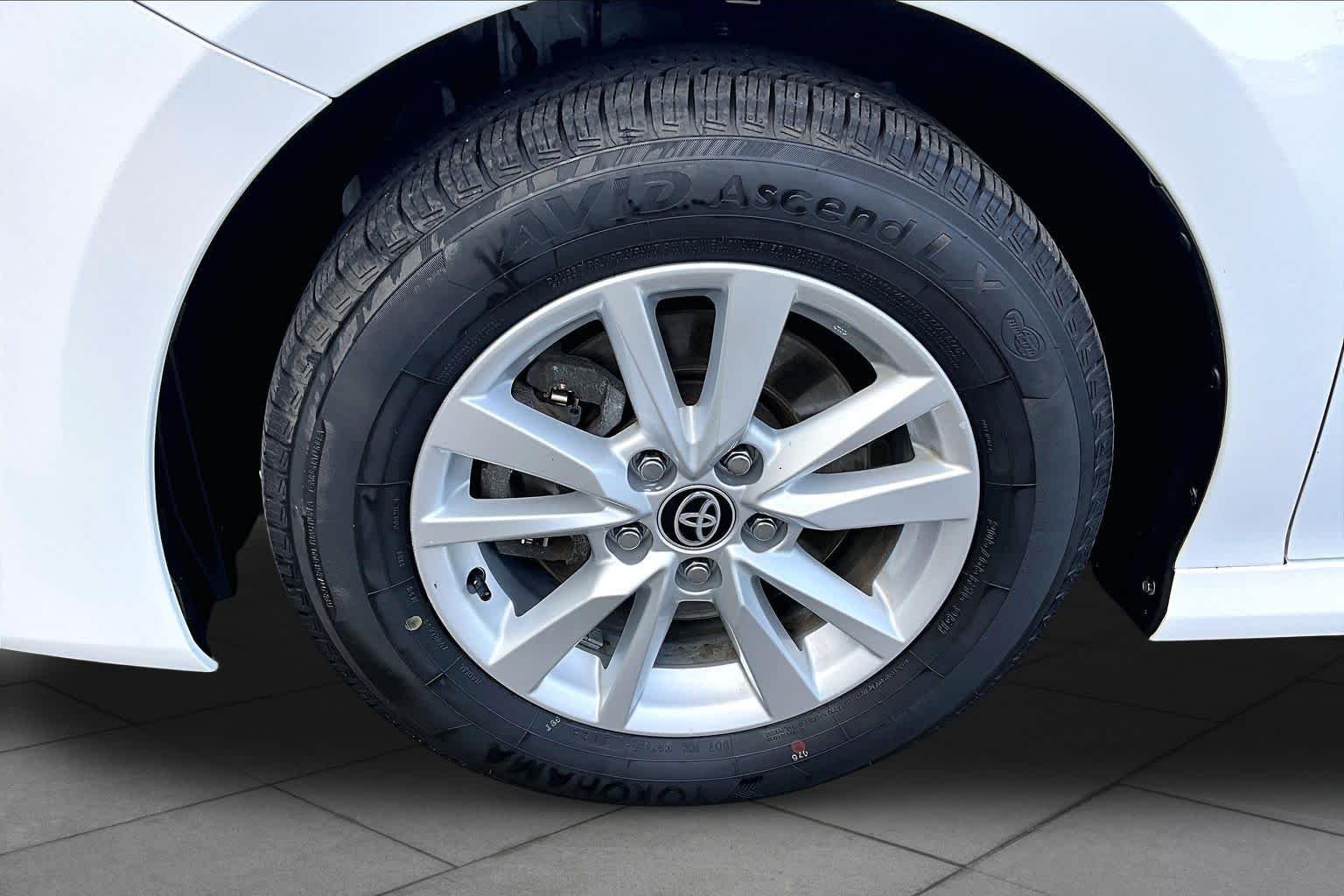 Used 2025 Ice Cap Toyota LE image 11