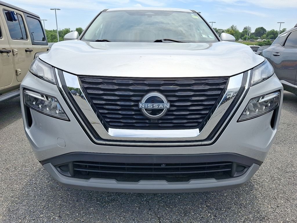 Used 2022 Silver Nissan SV image 2