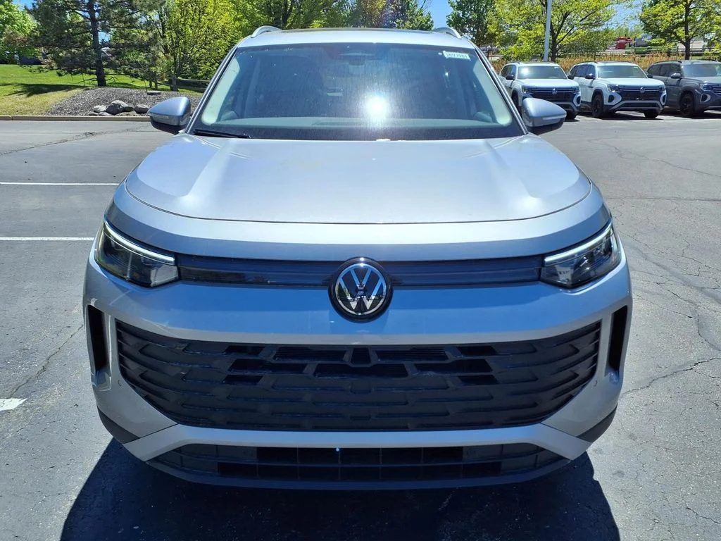 New 2026 Pyrite Silver Metallic Volkswagen 2.0T SE image 5