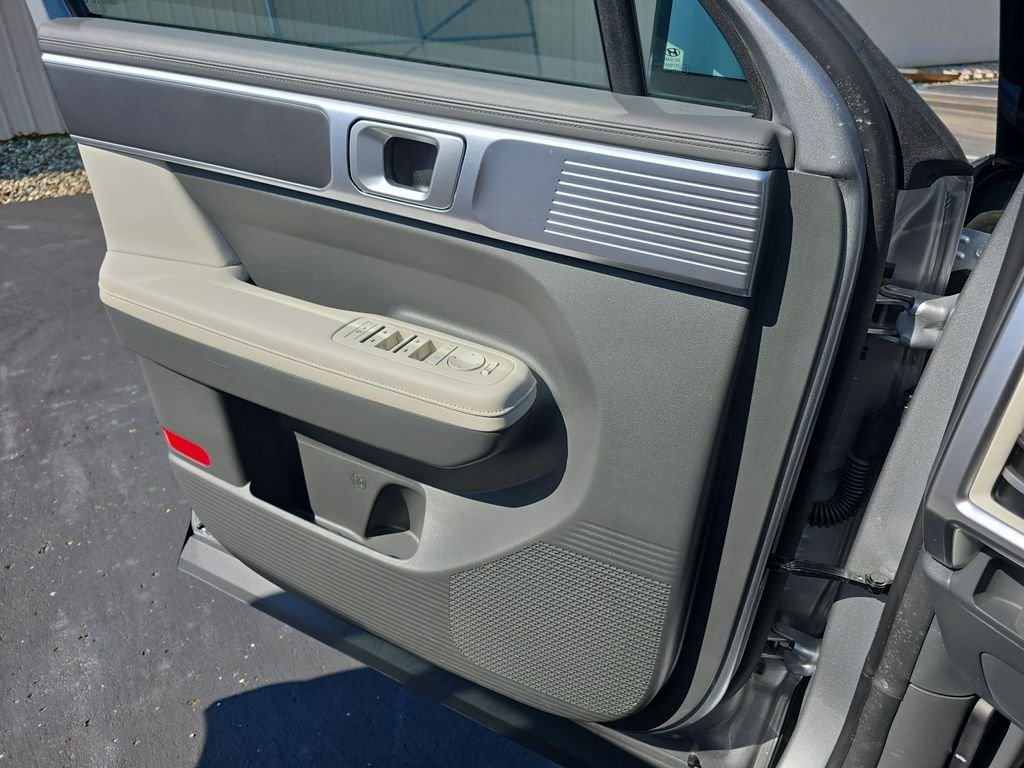 Used 2025 Silver Hyundai SEL image 29
