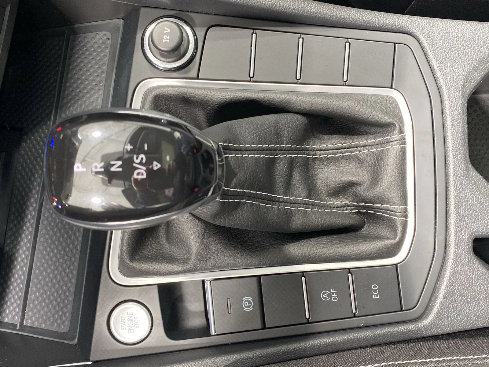 2025 Volkswagen Jetta SE - Photo 19