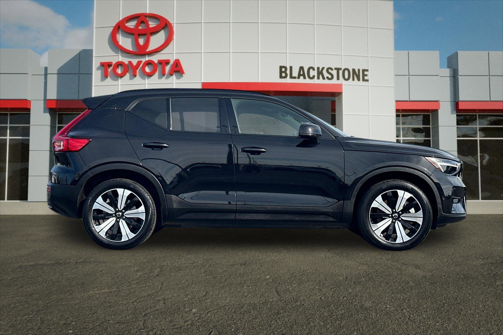 Used 2023 Volvo XC40 Plus with VIN YV4ED3UL9P2074321 for sale in Fresno, CA