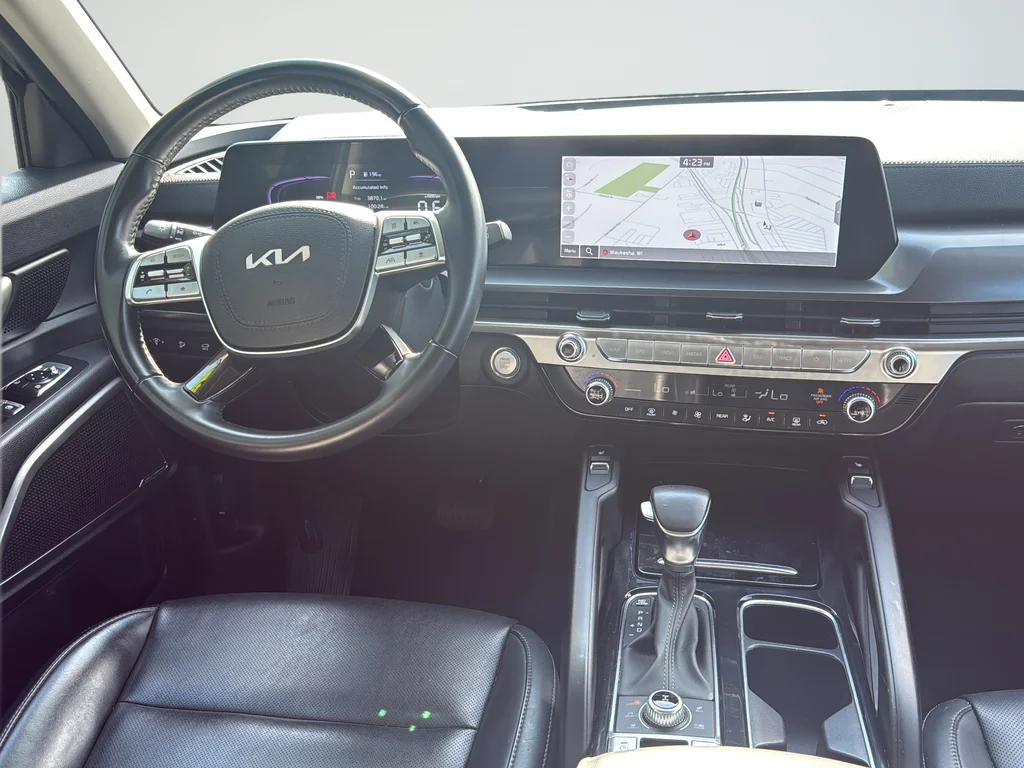 Used 2025 Black Kia S image 11