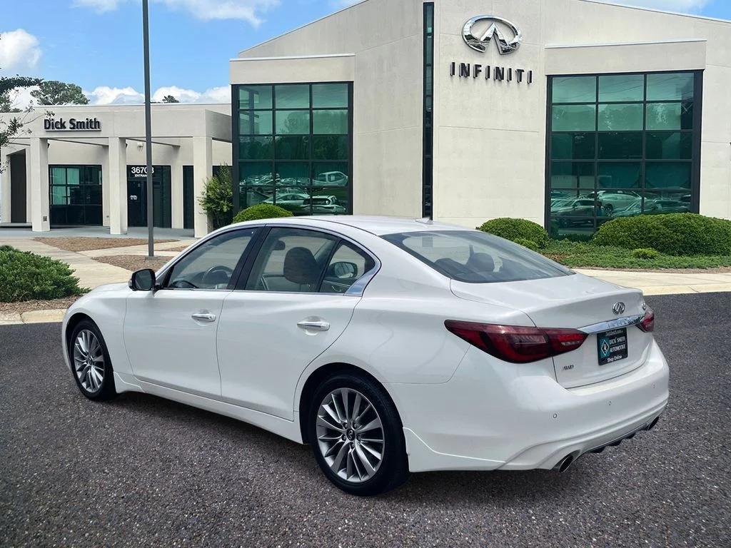 Used 2023 White INFINITI LUXE image 4