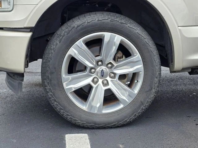 Used 2017 Oxford White Ford Platinum image 34