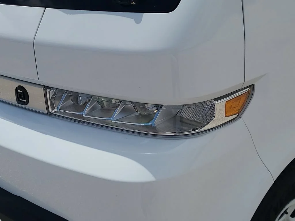 Used 2024 Oyster White BrightDrop EJY image 25