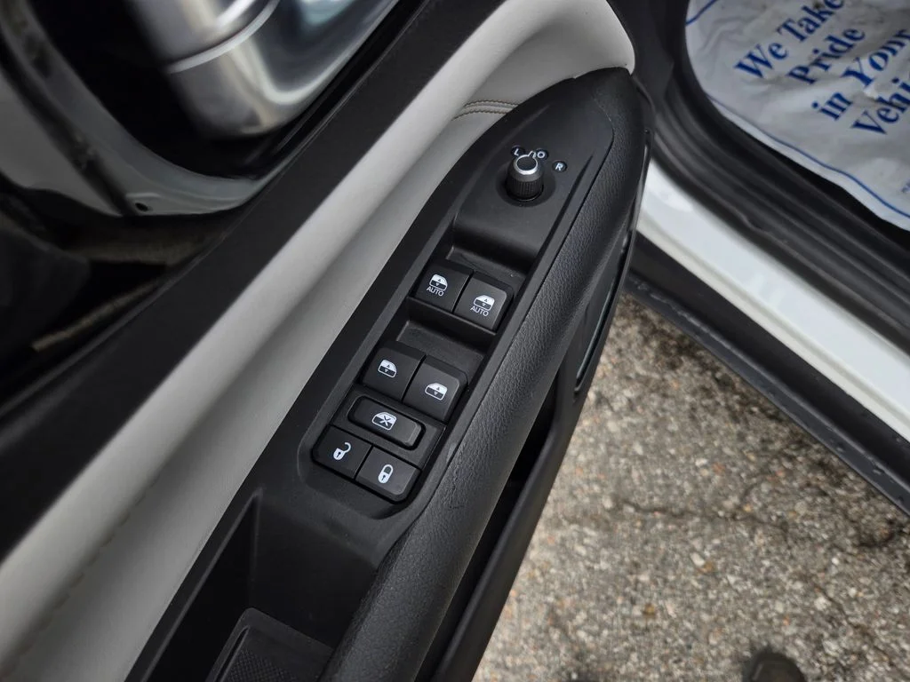 Used 2024 White Jeep Limited image 13