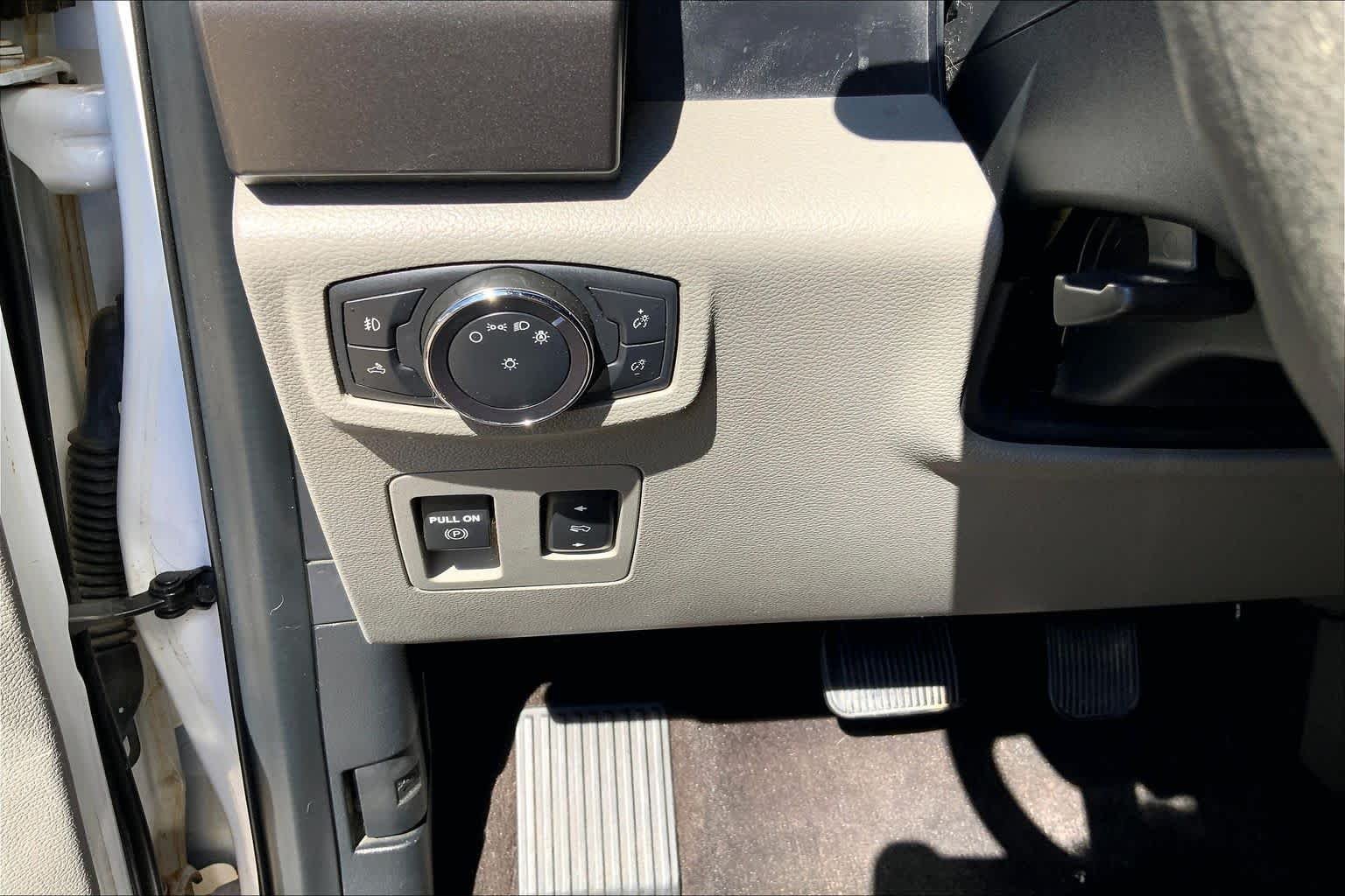 Used 2020 Oxford White Ford XLT image 32