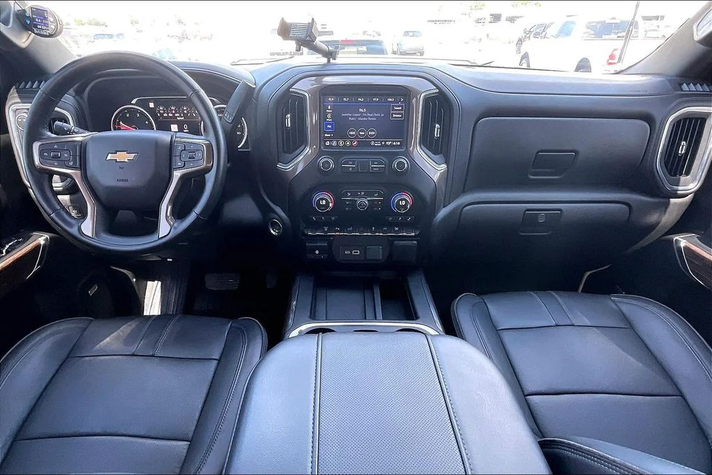 Used 2023 White Chevrolet High Country image 7