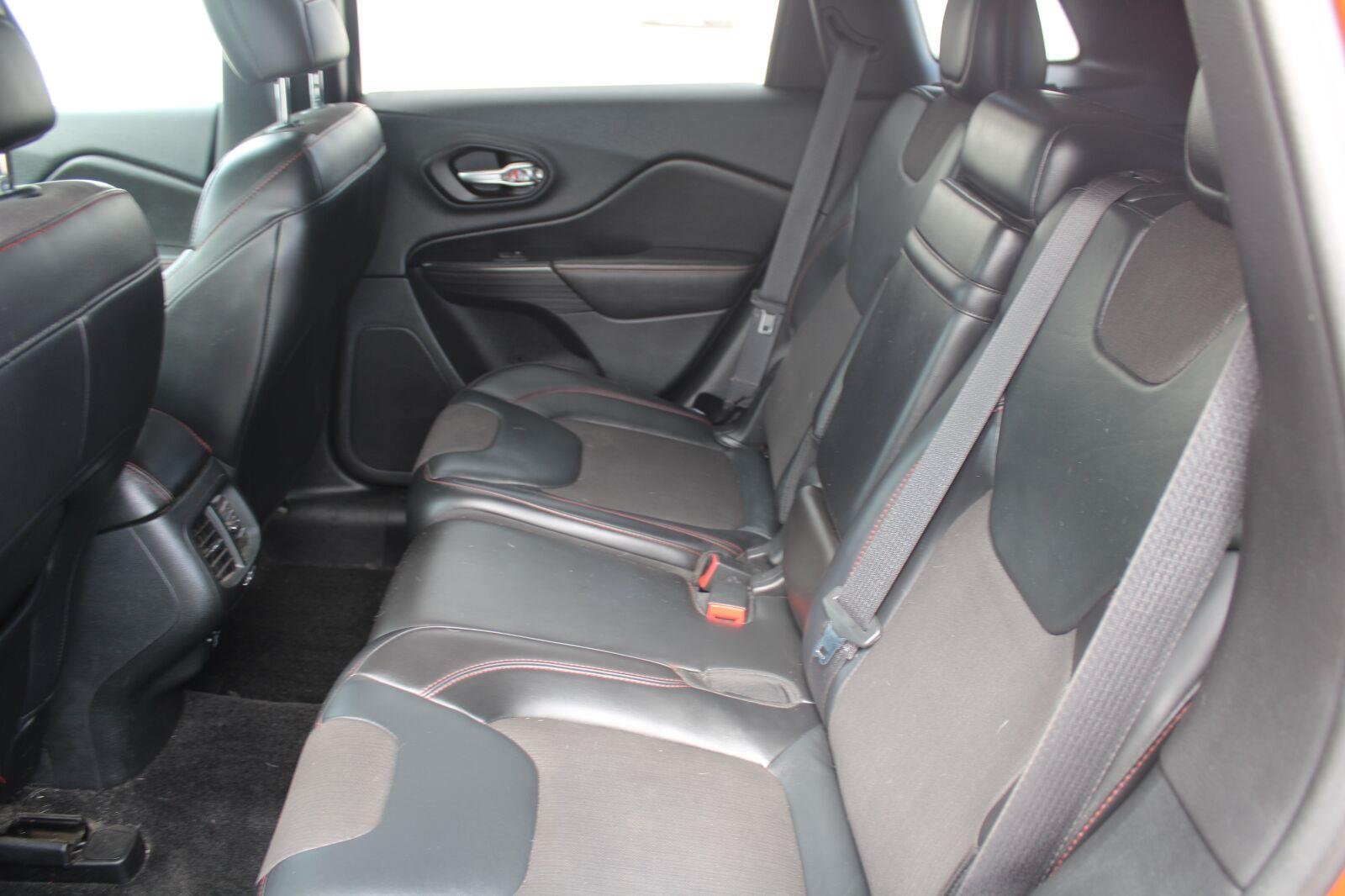 Used 2015 Mango Tango Pearlcoat Jeep Trailhawk image 7