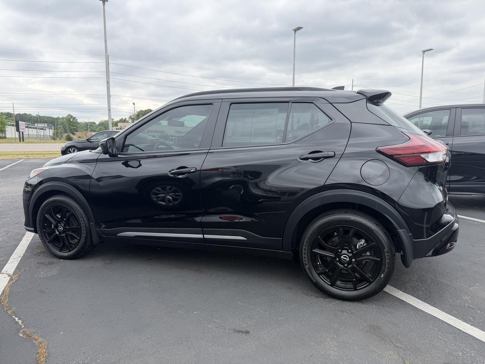 Used 2024 Super Black Nissan SR image 4