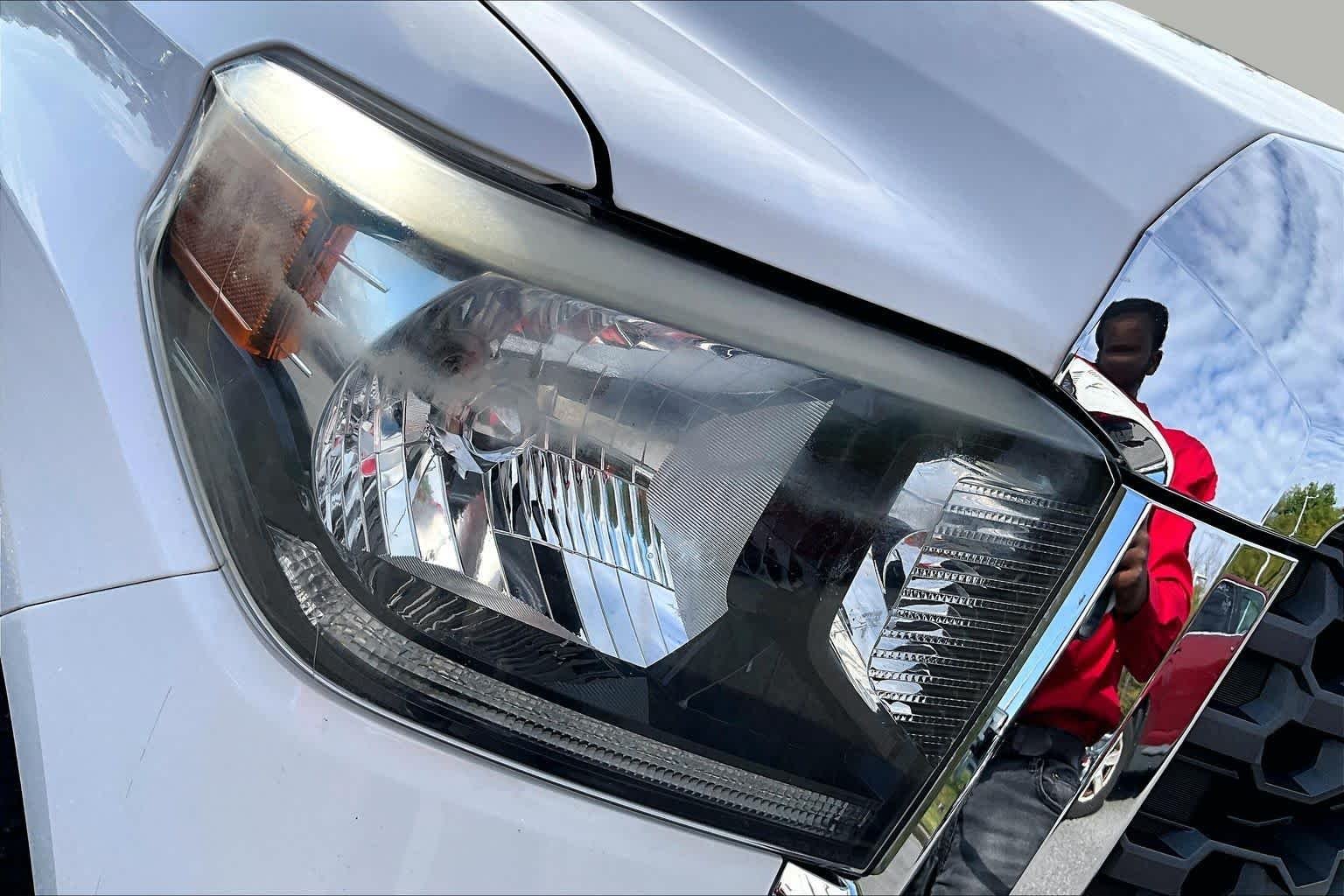 Used 2020 Super White Toyota SR5 image 27