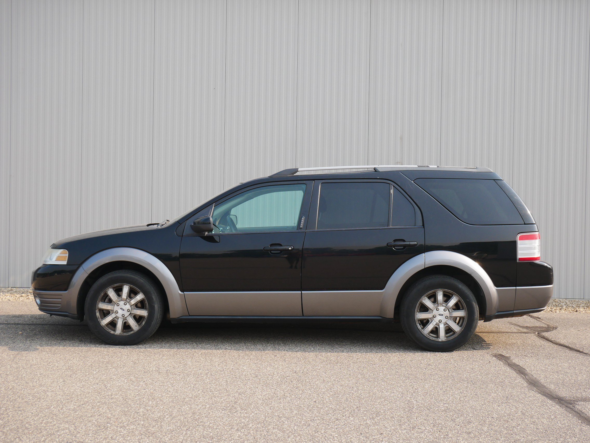 Used 2008 Ford Taurus X SEL with VIN 1FMDK02W38GA45963 for sale in Northfield, Minnesota