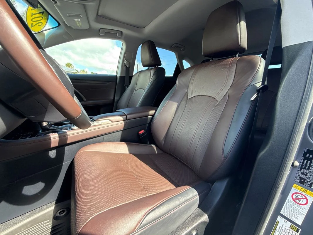 Used 2017  Lexus  image 11