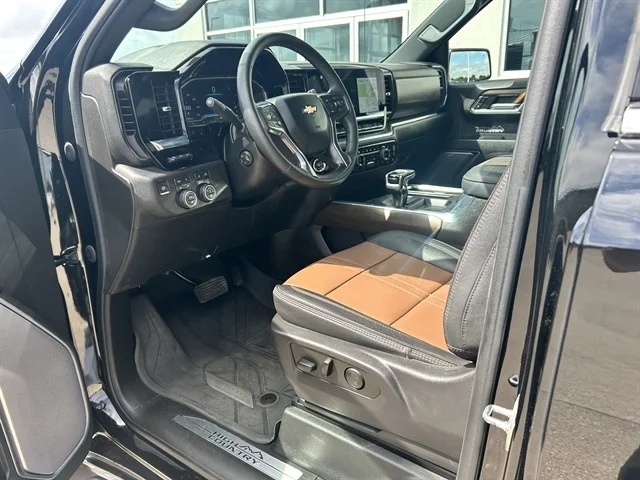 Used 2024 BLACK CHEVROLET High Country image 22