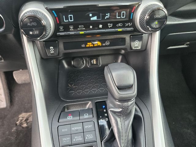Used 2025  Toyota XLE image 14
