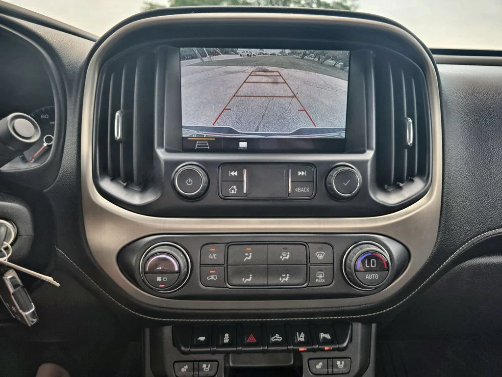 Used 2021 White GMC Denali image 15