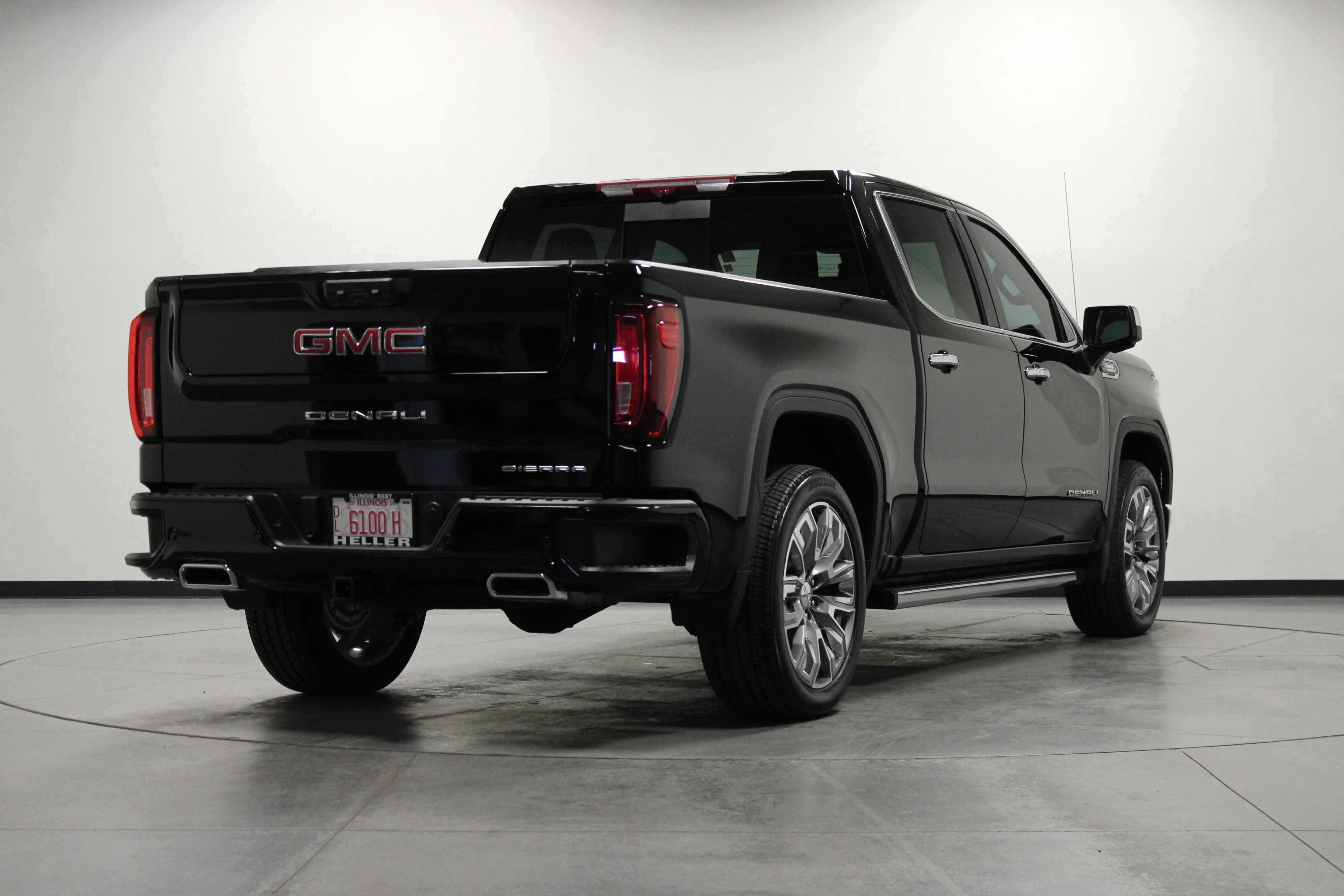 Used 2026 Onyx Black GMC Denali image 4