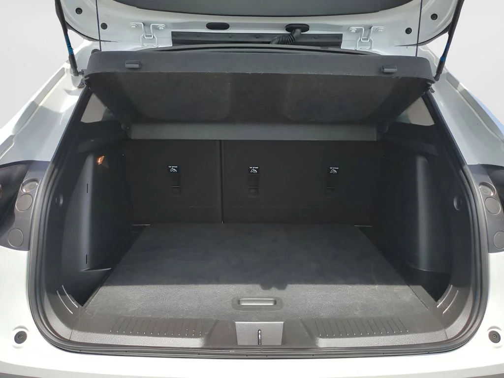 Used 2024 Summit White Chevrolet LT image 10