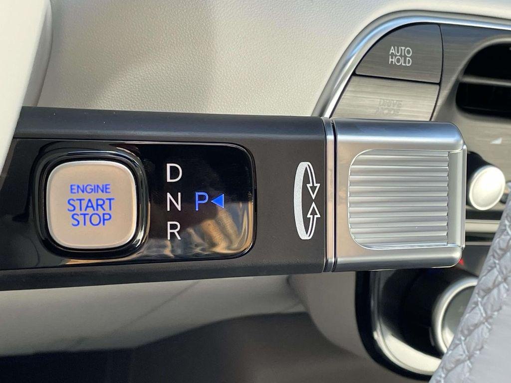 New 2026 White Hyundai SEL Premium FWD image 25