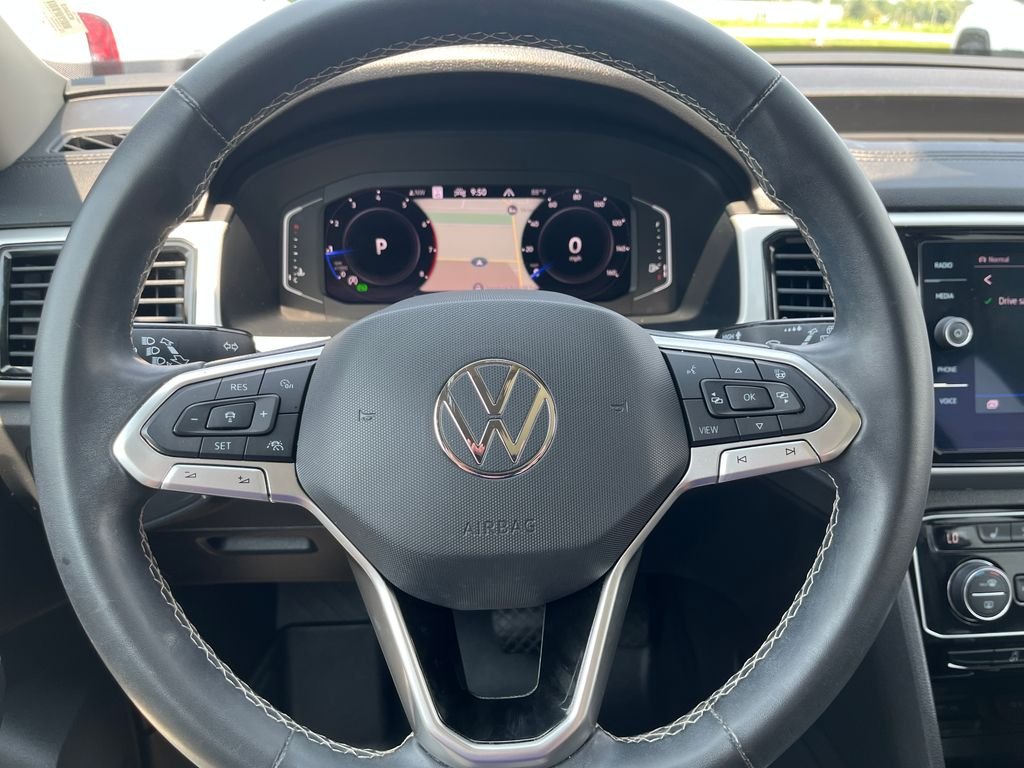 Used 2022 White Volkswagen SEL image 14