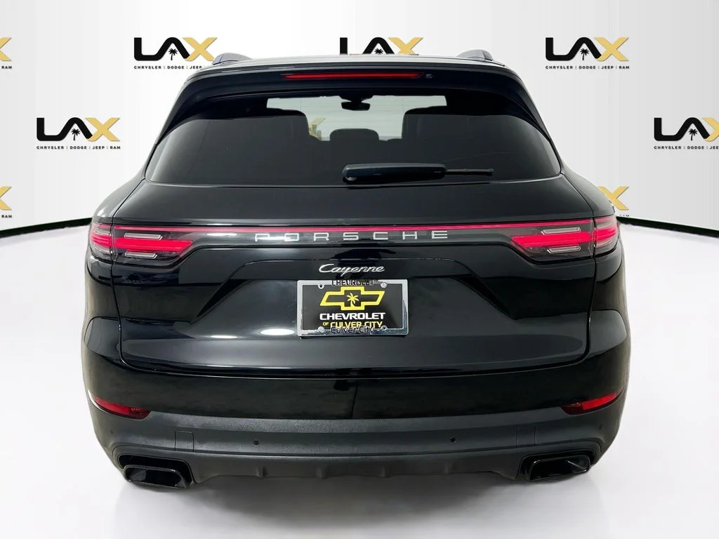 Used 2023  Porsche Base image 6