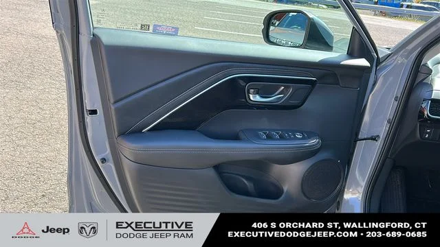 Used 2025  Acura Base image 9