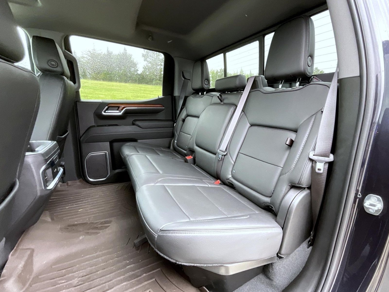 Used 2022 Silver GMC Denali image 20