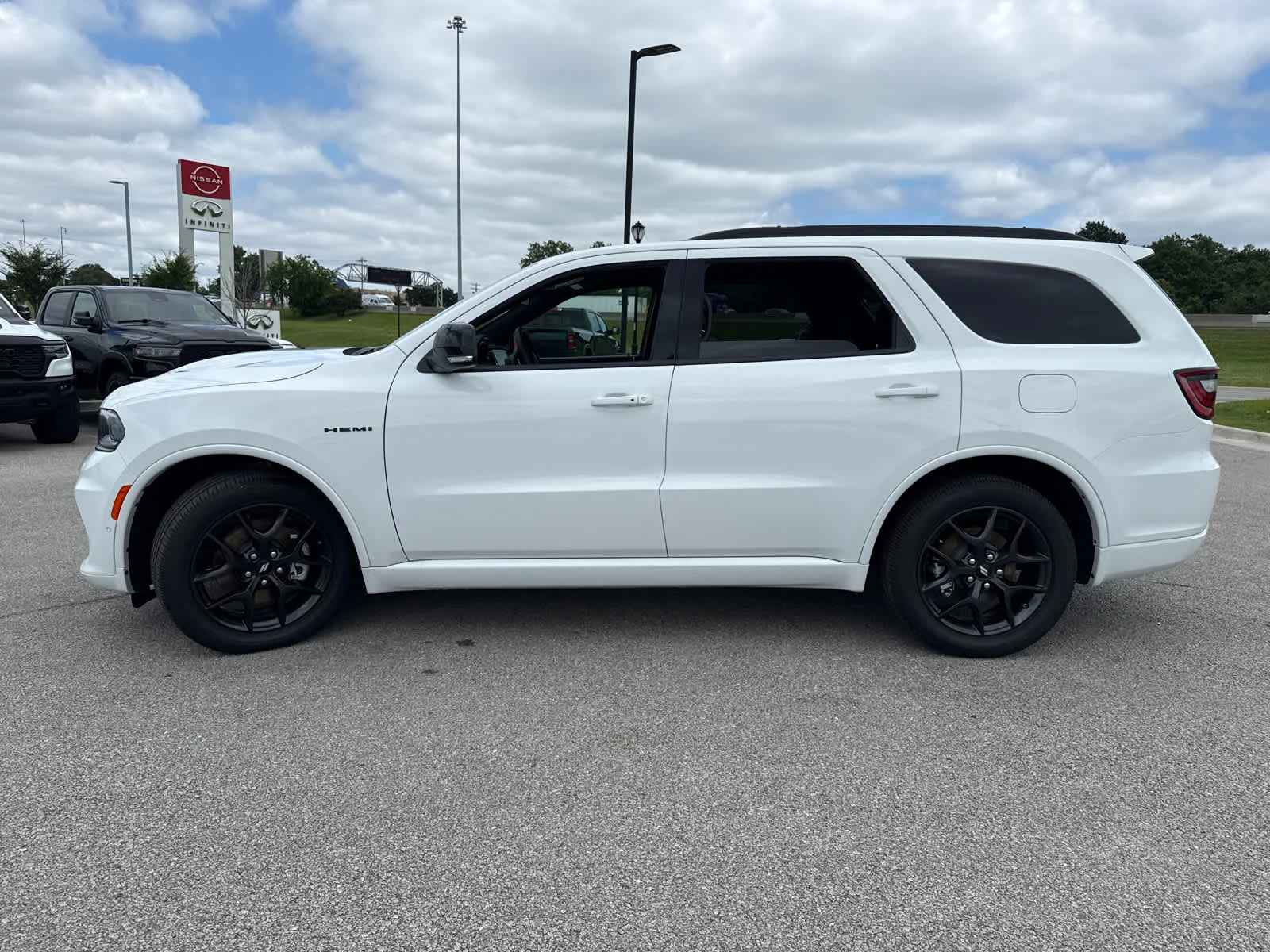 New 2026 White Knuckle Clear-Coat Exterior Paint Dodge GT Plus HEMI V8 image 5