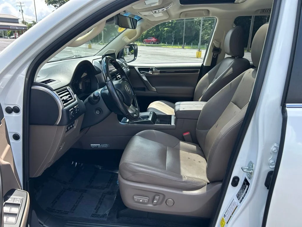 Used 2022 White Lexus 460 Luxury image 10