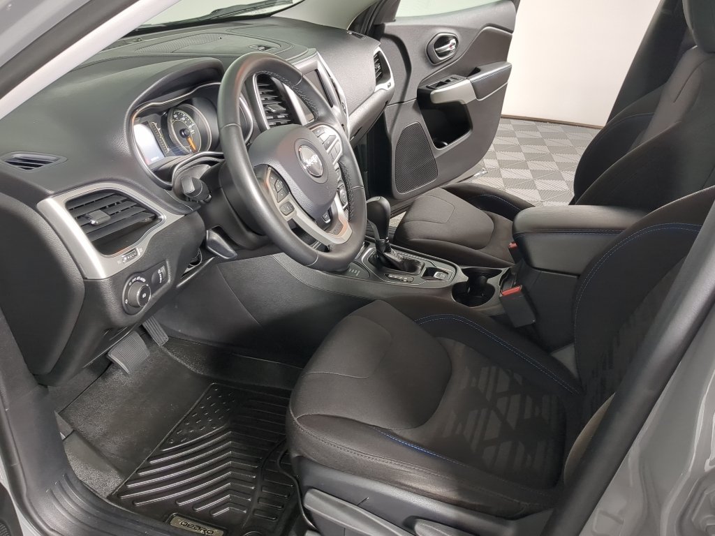 Used 2019 Sting-Gray Clearcoat Jeep Upland image 12
