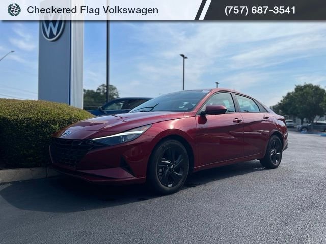 Used 2023 Ultimate Red Hyundai SEL image 1