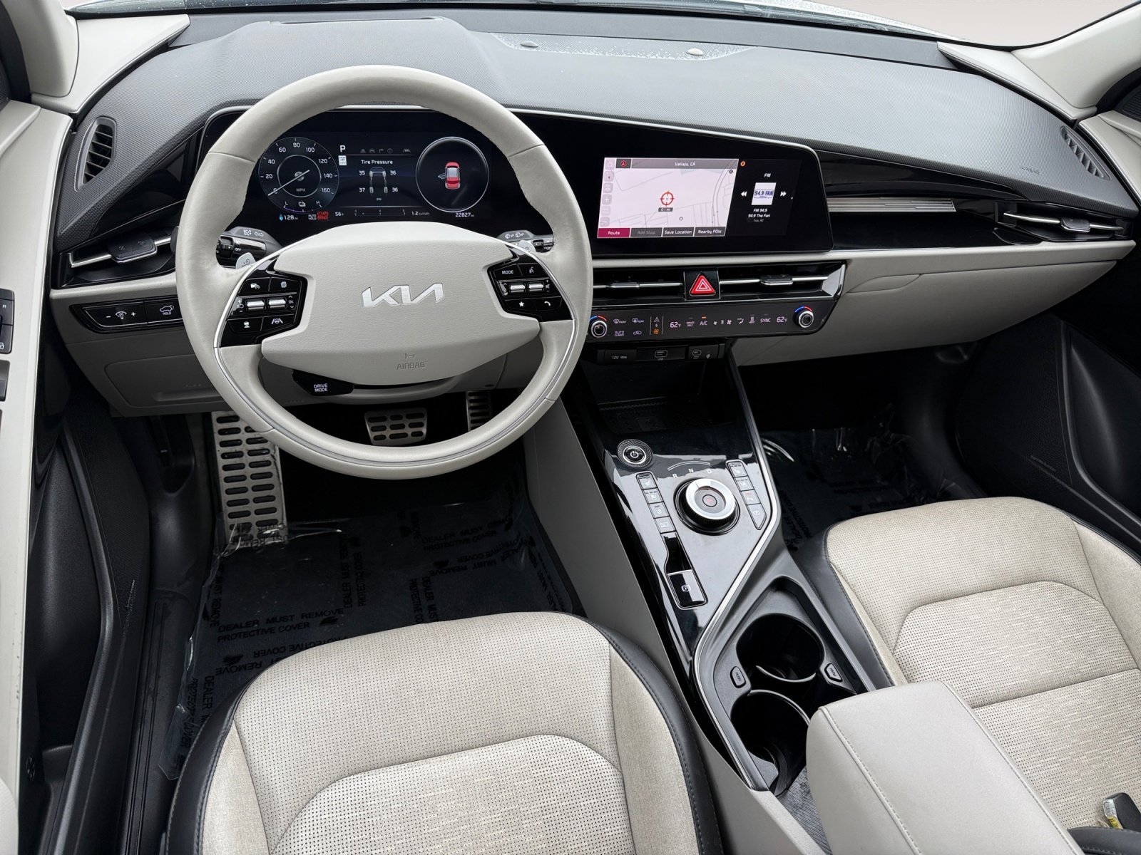 Used 2023 Snow White Pearl Kia Wave image 15