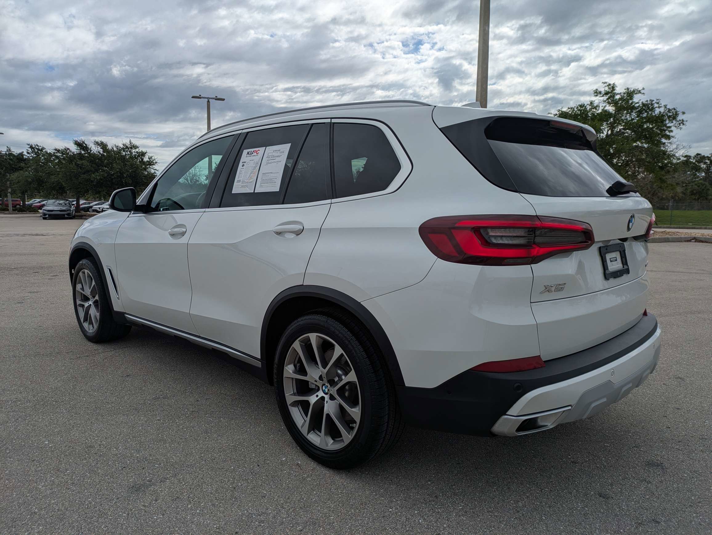 Used 2023 Mineral White Metallic BMW xDrive40i image 7