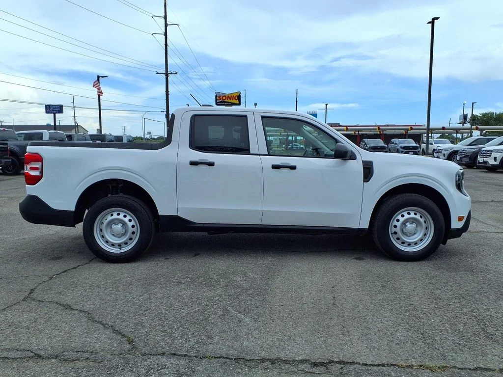 Used 2025 White Ford XL image 17