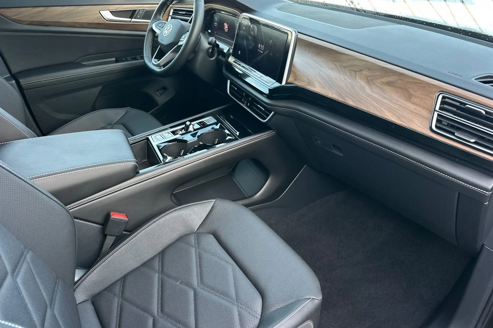 New 2026 Black Volkswagen 2.0T SE w/Technology image 15