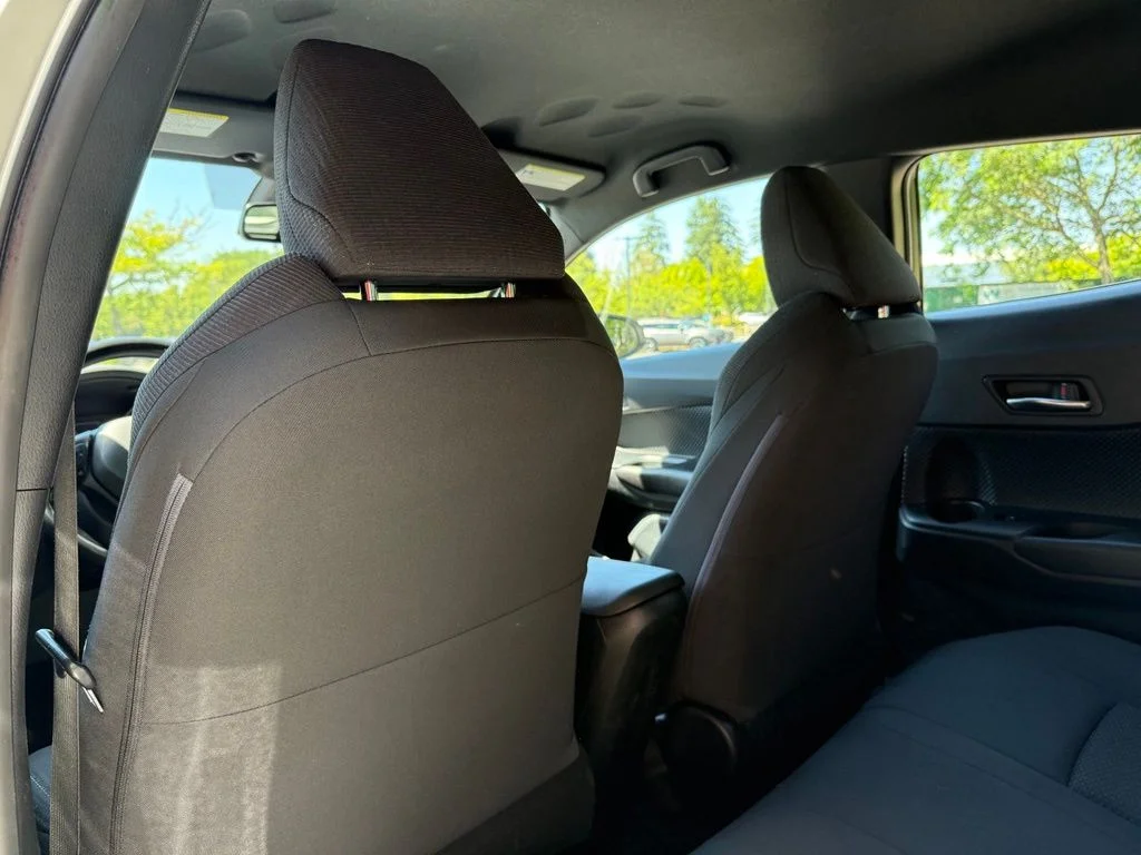Used 2018 White Toyota XLE Premium image 17