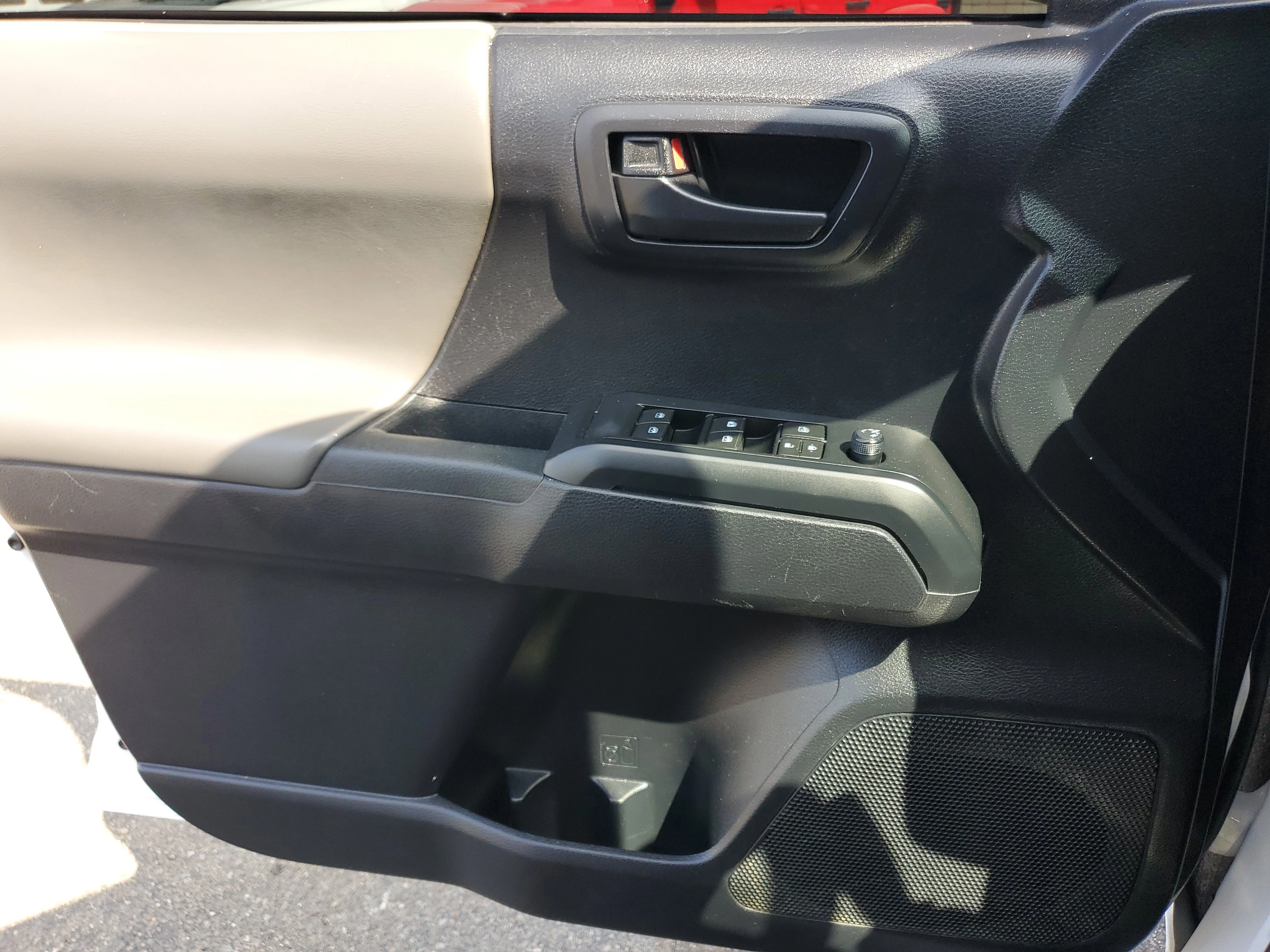 Certified Used 2019 White Toyota SR image 25