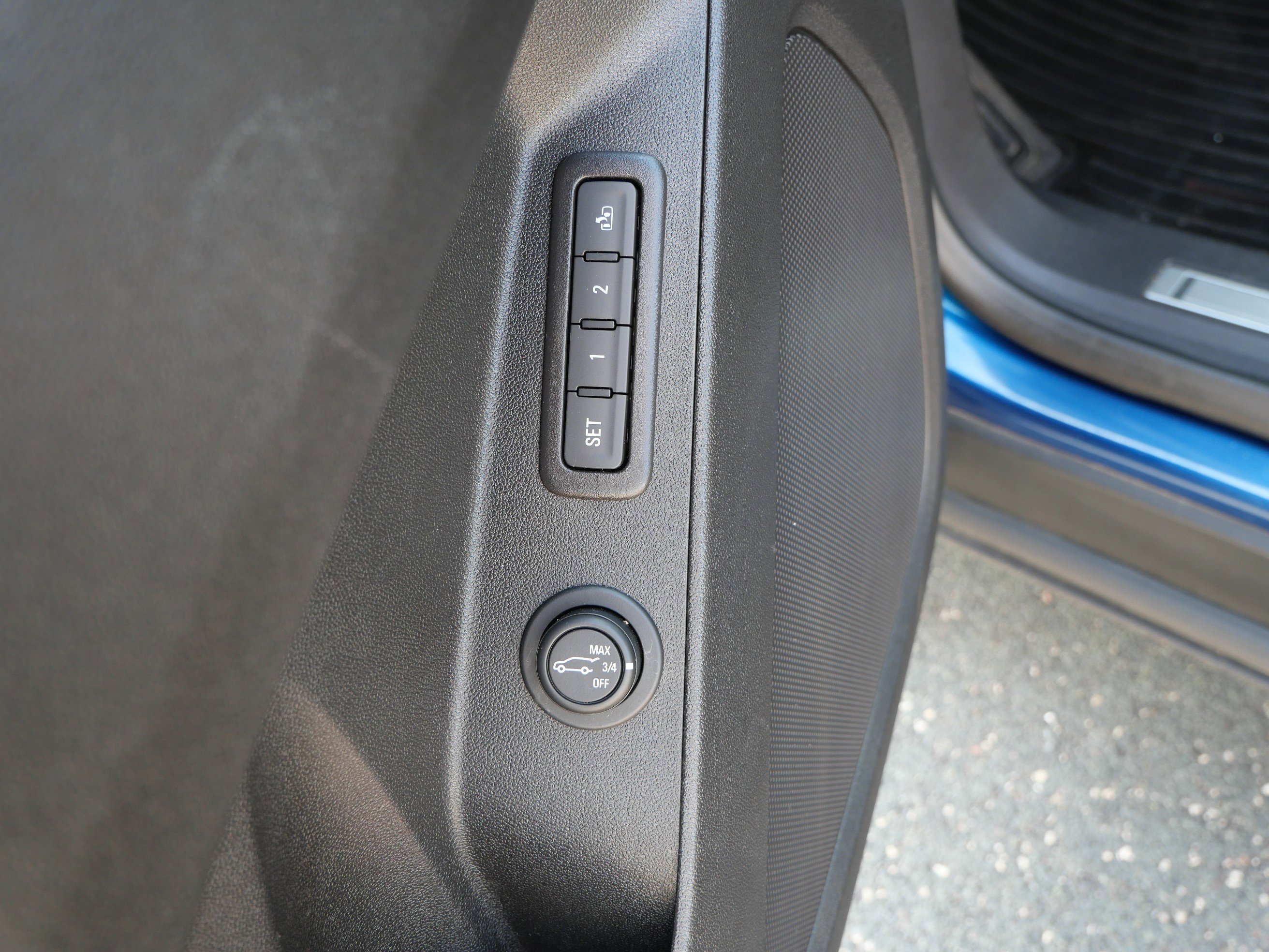 Used 2019 Pacific Blue Metallic Chevrolet Premier image 17
